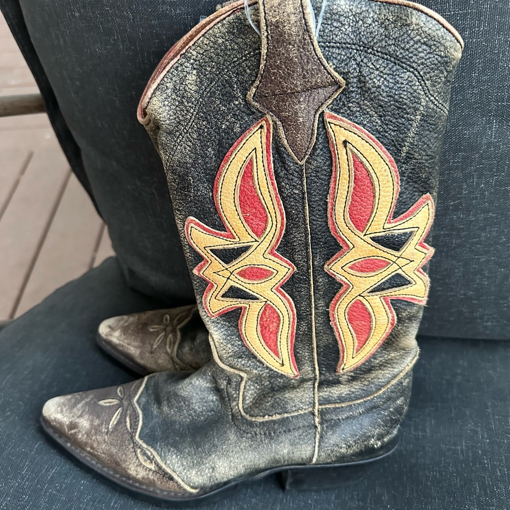 Nine West cowboy boots size 6 distressed pattern